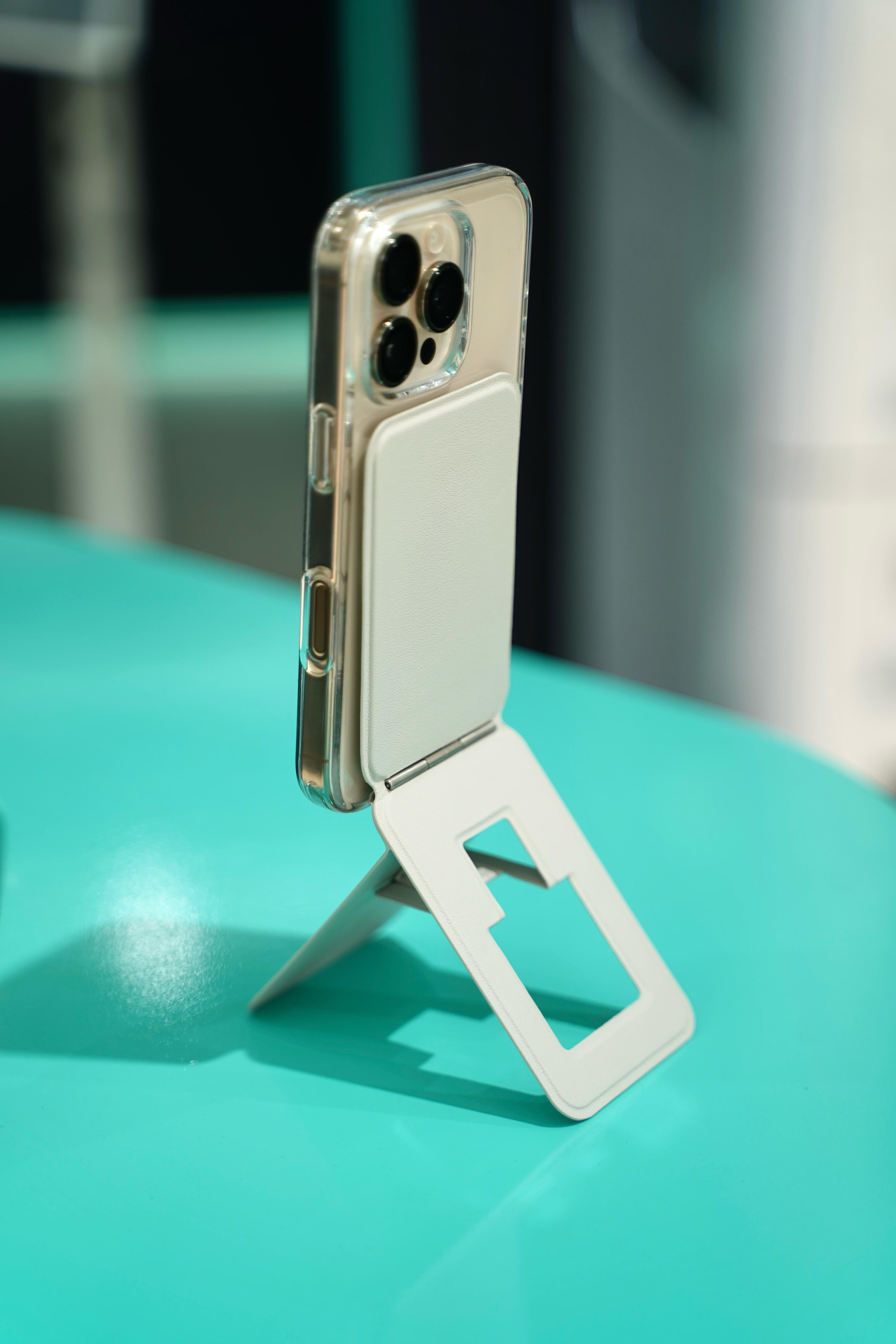 LZEL Magsafe PU Leather Card Holder And Tripod Stand Aegis Clio | Light Gray LZEL Magsafe PU Leather Card Holder And Tripod Stand Aegis Clio | Light Gray